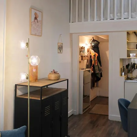 아파트 Cosy Close To Montmartre *